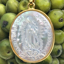 Load image into Gallery viewer, Medalla Virgen Maria en Nacar